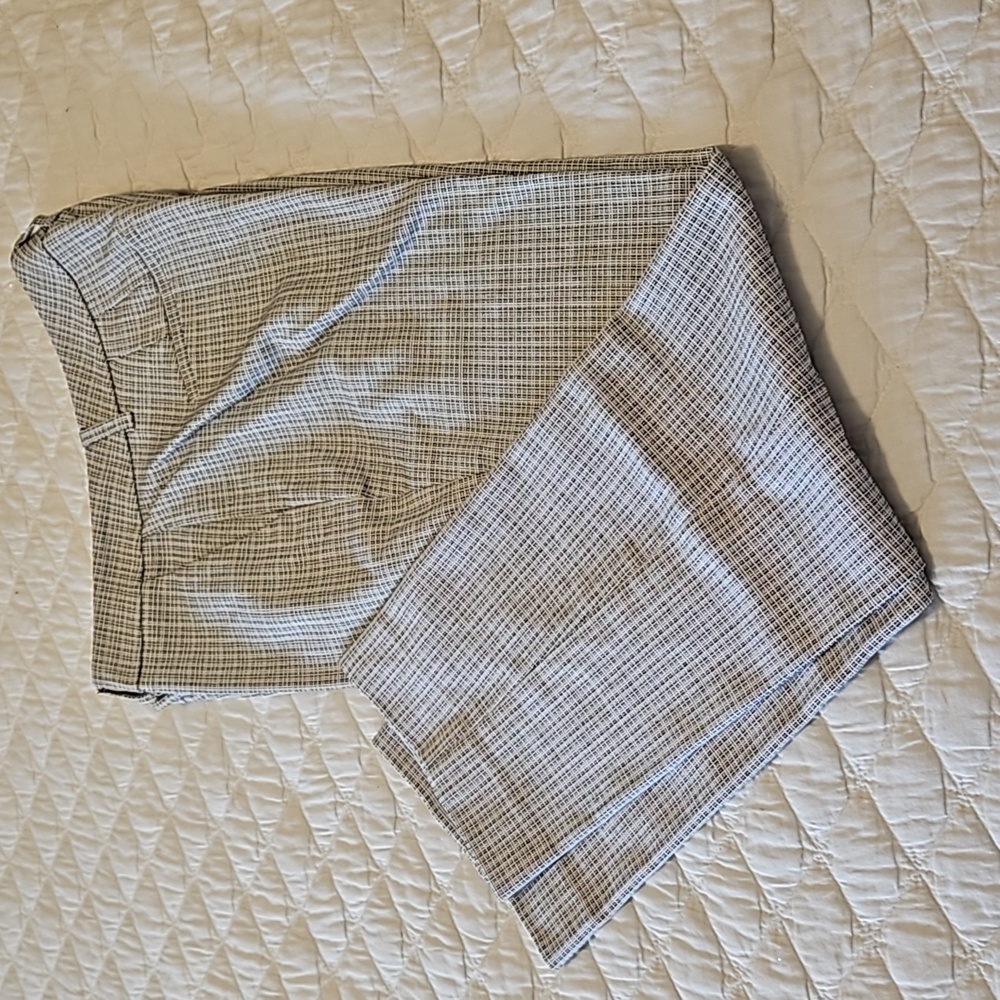 WHBM capris with pockets